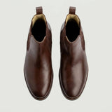 Par de botas Chelsea Milan marrons visto de cima.