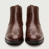 Par de botas Chelsea Londres marrons visto de frente.