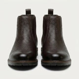 Par de botas Chelsea Vitiello marrons visto de frente.