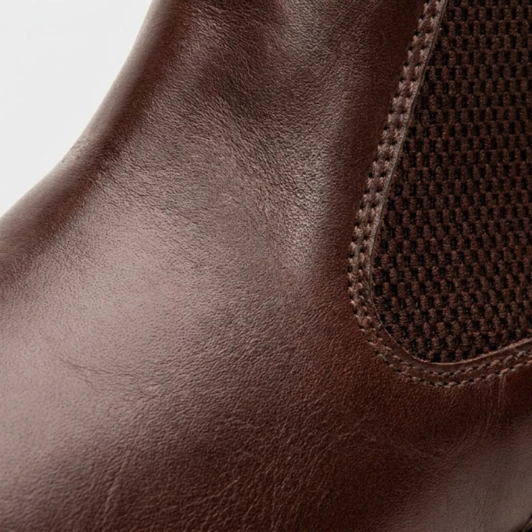 Bota Chelsea Masculina Londres Marrom: foto do modelo.