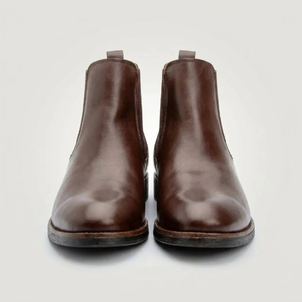 Par de botas Chelsea Milan marrons visto de frente.