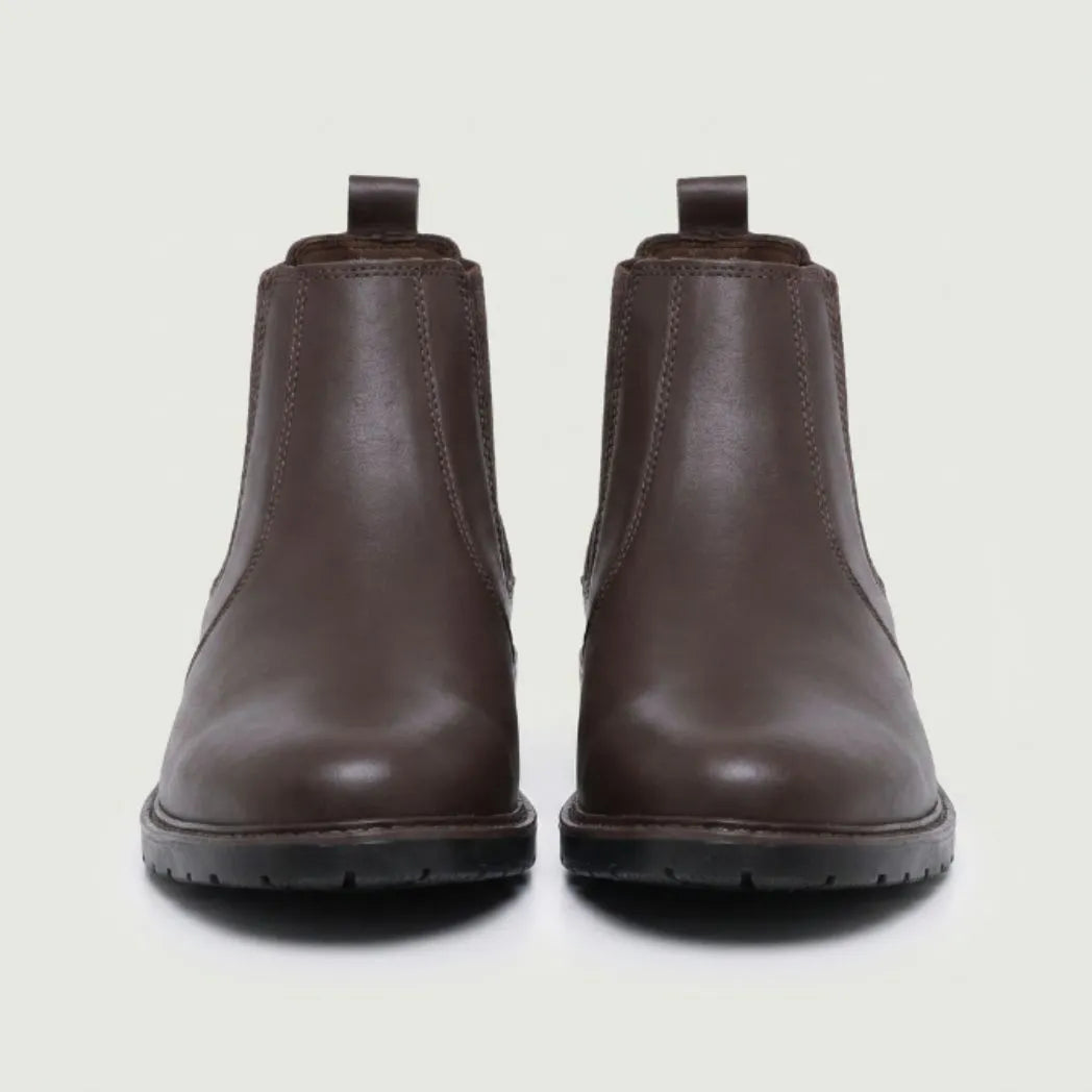 Par de botas Chelsea Sítio marrons visto de frente.