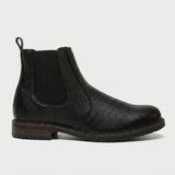 Bota Chelsea Masculina Vitiello preta, em vista lateral com elástico e salto baixo.