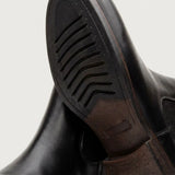 Detalhe do solado e do salto da Bota Chelsea Masculina Londres preta.