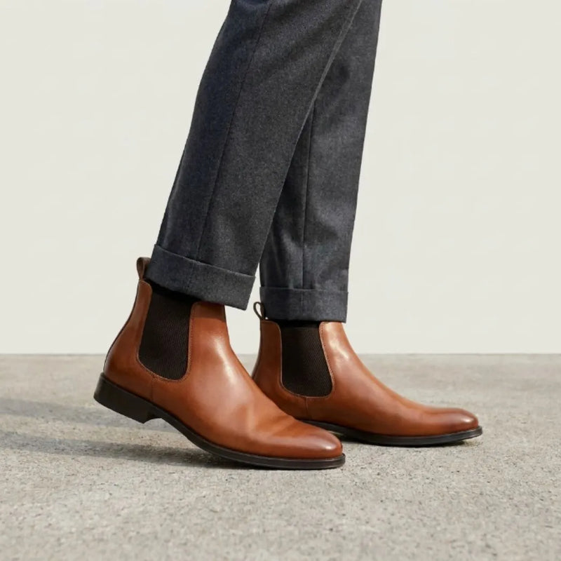 Uma composição masculina com botas Chelsea Louford