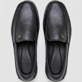Mocassim Casual Air Ventus: par preto visto de cima, com perfurações na parte frontal e pequenos emblemas laterais.