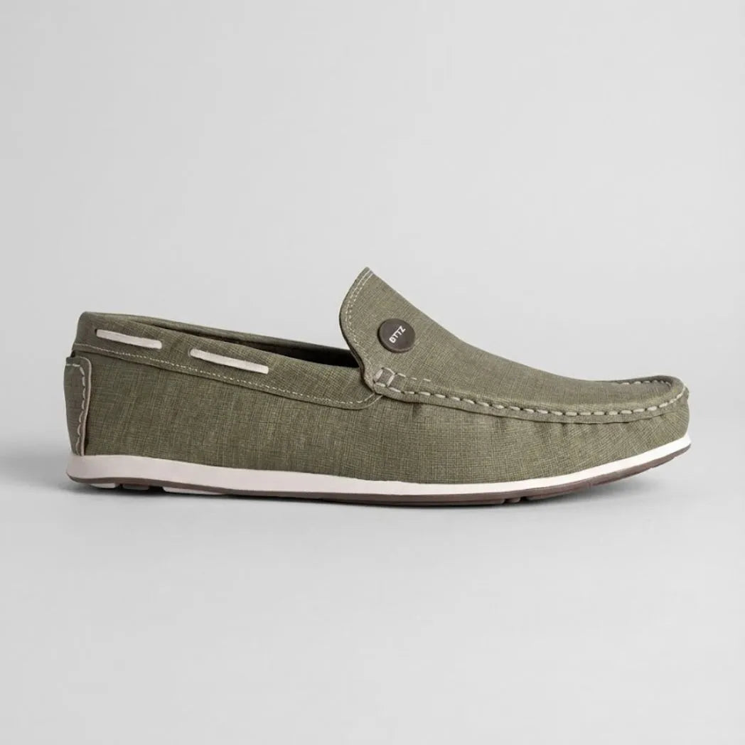 Mocassim Casual Canvas em Lona na cor verde, em vista lateral.