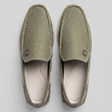 Par do modelo Mocassim Casual Canvas em Lona, na cor verde, visto de cima.