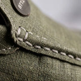Detalhe da textura e das costuras do Mocassim Casual Canvas em Lona na cor verde.
