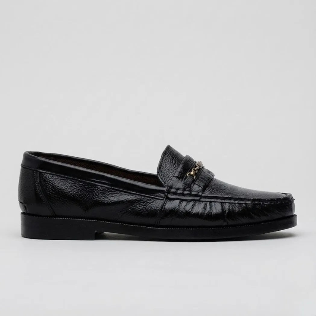 Mocassim Casual Loafer Nero Preto: vista lateral do modelo.