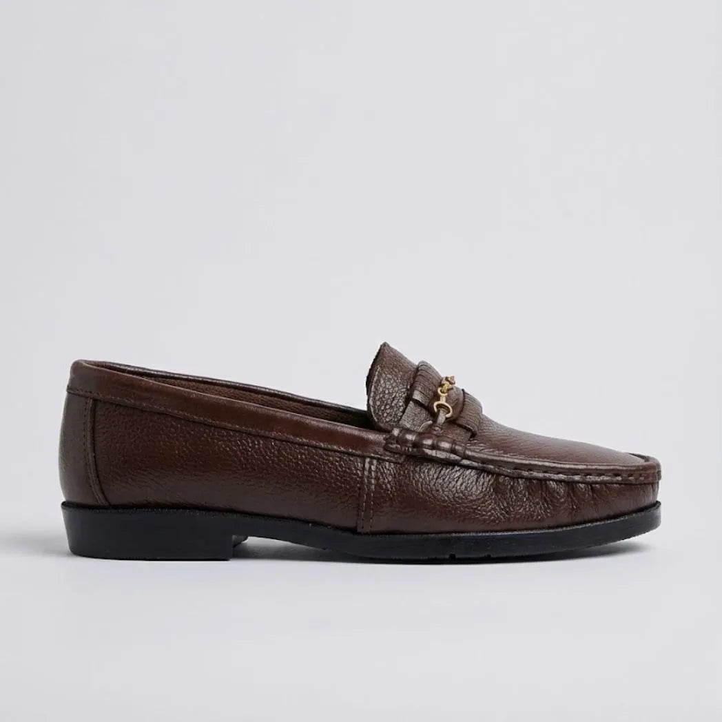 Mocassim Casual Loafer Nero Marrom: vista lateral do modelo.