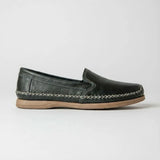 Mocassim Cognac de Couro na cor preto, em vista lateral.