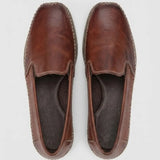 Par do modelo Mocassim Cognac de Couro, na cor marrom-avermelhado, visto de cima.