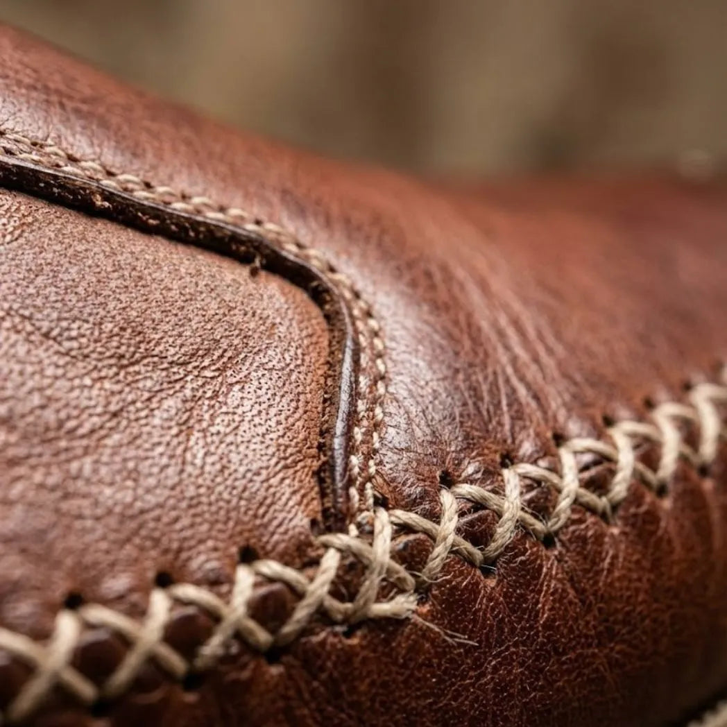 Mocassim Cognac de Couro Vermelho: detalhe do modelo.