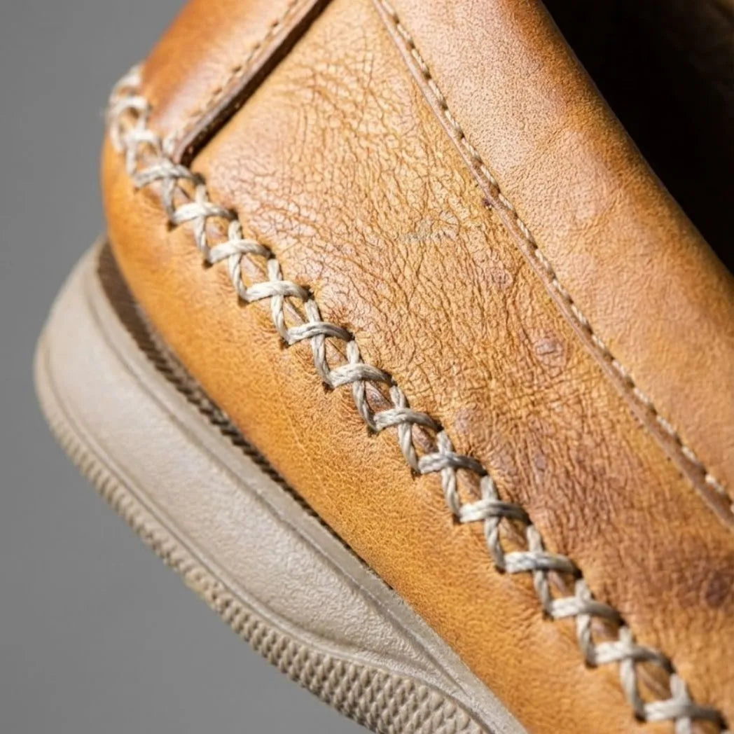 Mocassim Cognac de Couro Bege: detalhe do modelo.