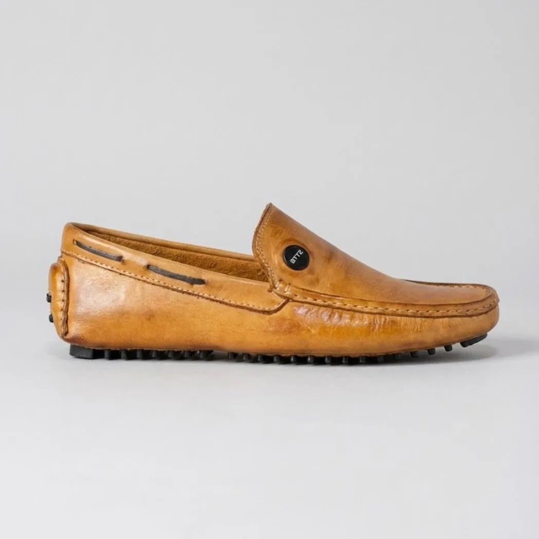 Mocassim Driver Cruise de Couro Laranja na cor laranja, em vista lateral.