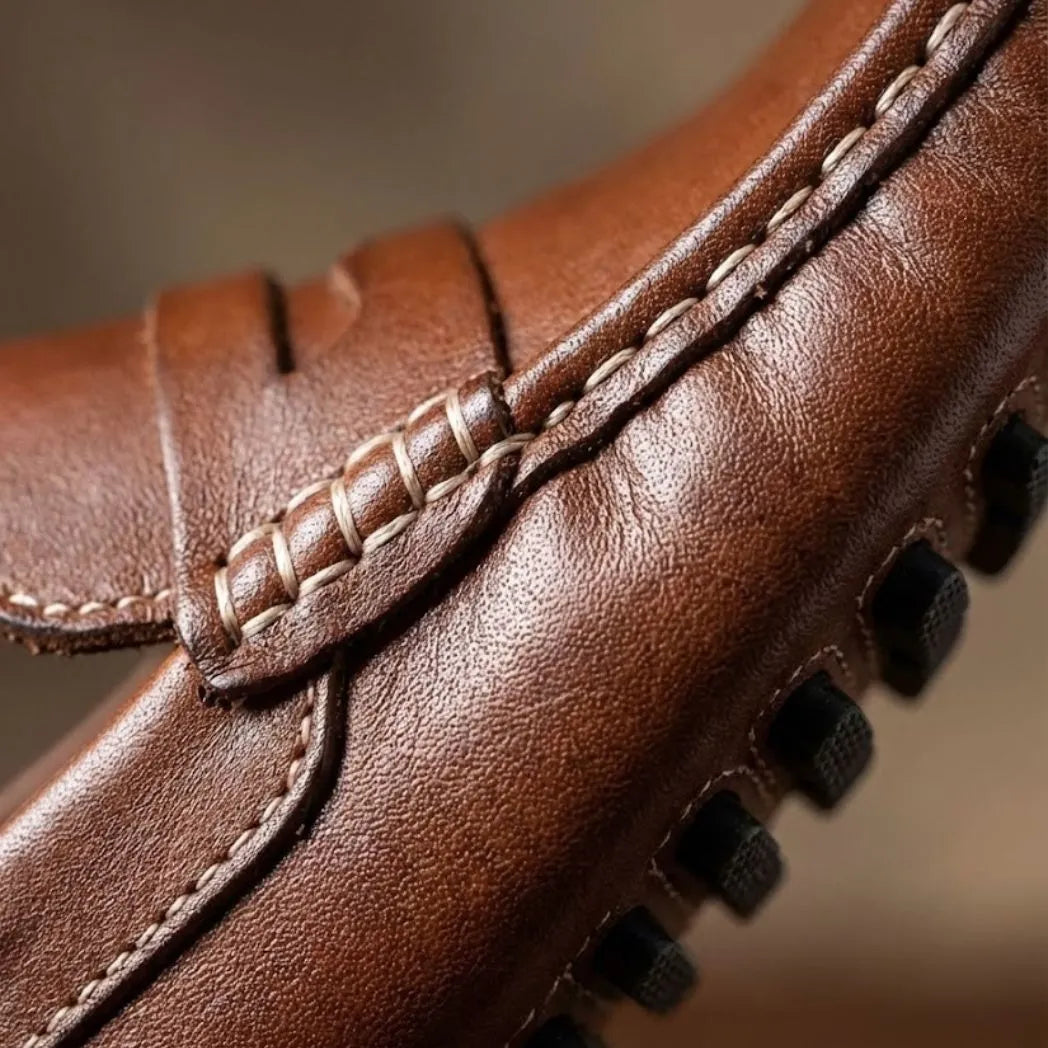 Mocassim Driver Penny de Couro: detalhe do modelo.