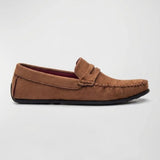 Mocassim Driver de Camurça Capri Tobacco na cor marrom, em vista lateral.