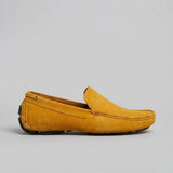 Mocassim Driver de Couro Capri Nero na cor amarelo, em vista lateral.