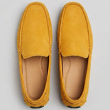 Par do modelo Mocassim Driver de Couro Capri Nero, na cor amarelo, visto de cima.
