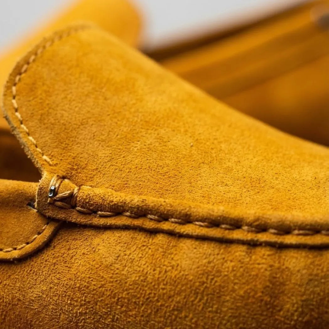 Mocassim Driver de Couro Capri Nero Amarelo: detalhe do modelo.