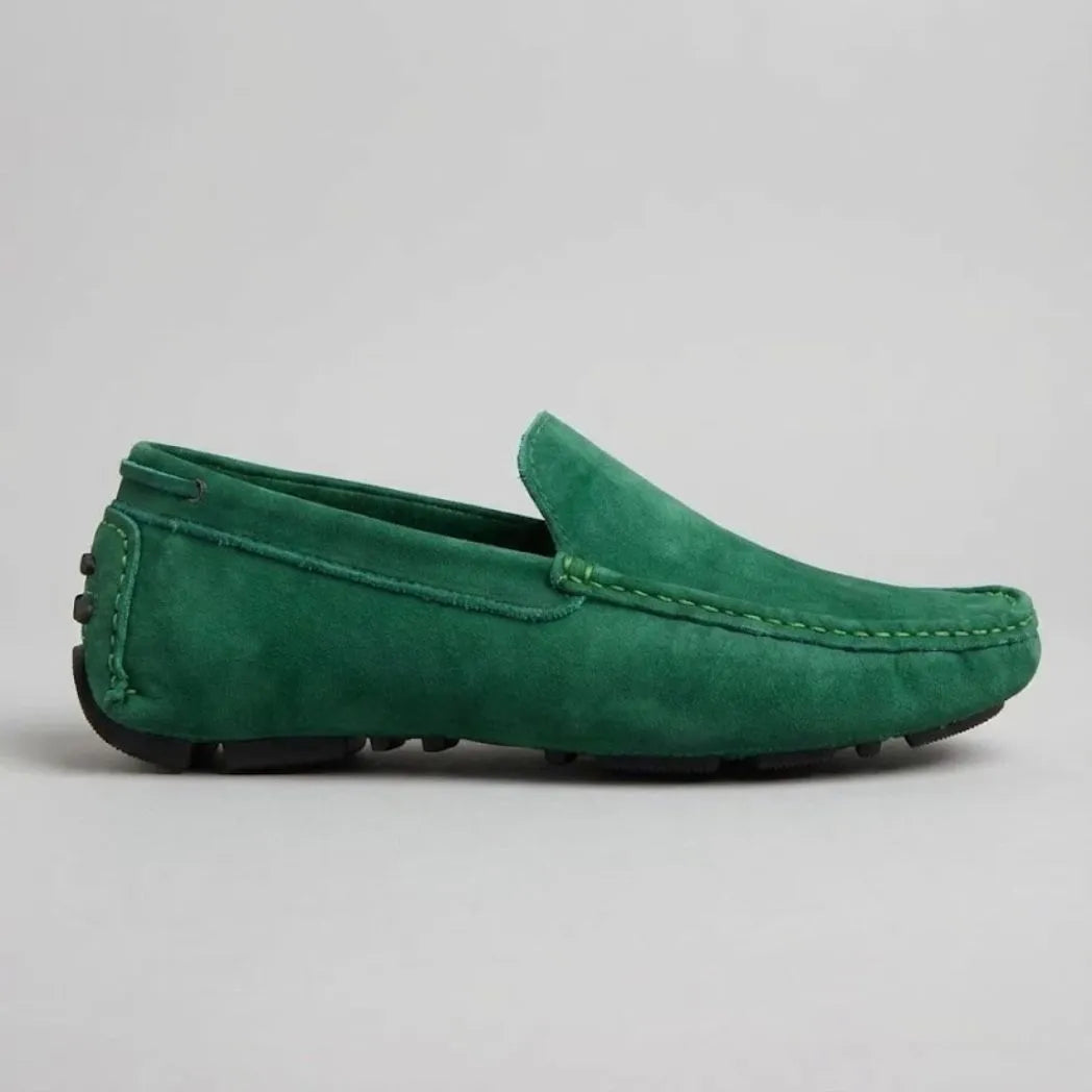 Mocassim Driver de Couro Capri Nero na cor verde, em vista lateral.