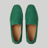 Par do modelo Mocassim Driver de Couro Capri Nero, na cor verde, visto de cima.