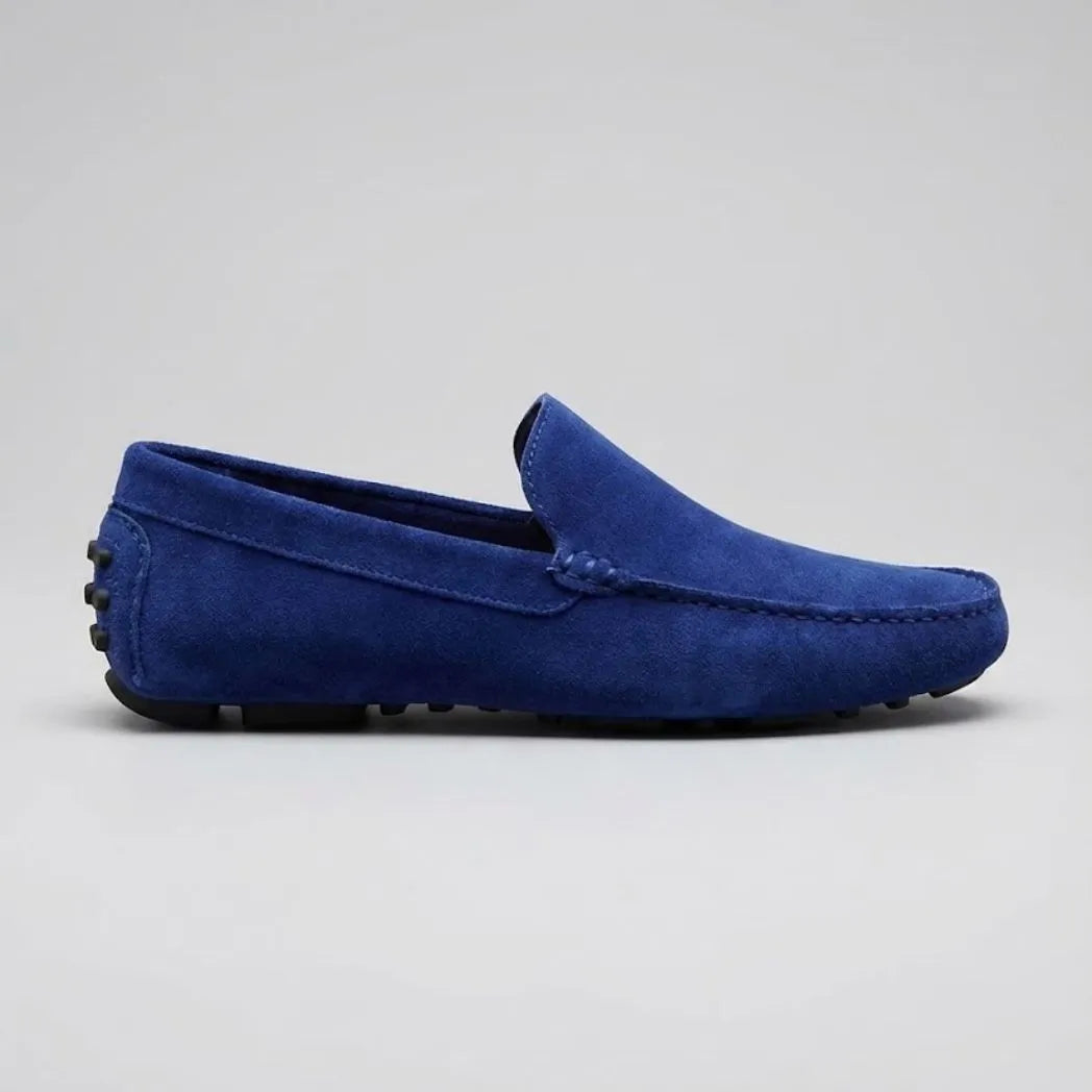Mocassim Driver de Couro Capri Nero na cor azul, em vista lateral.