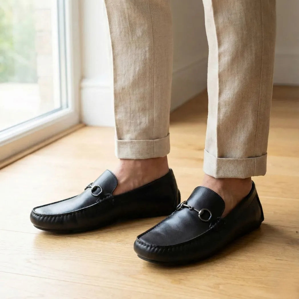 Mocassim Driver de Couro Portofino: modelo nos pés.
