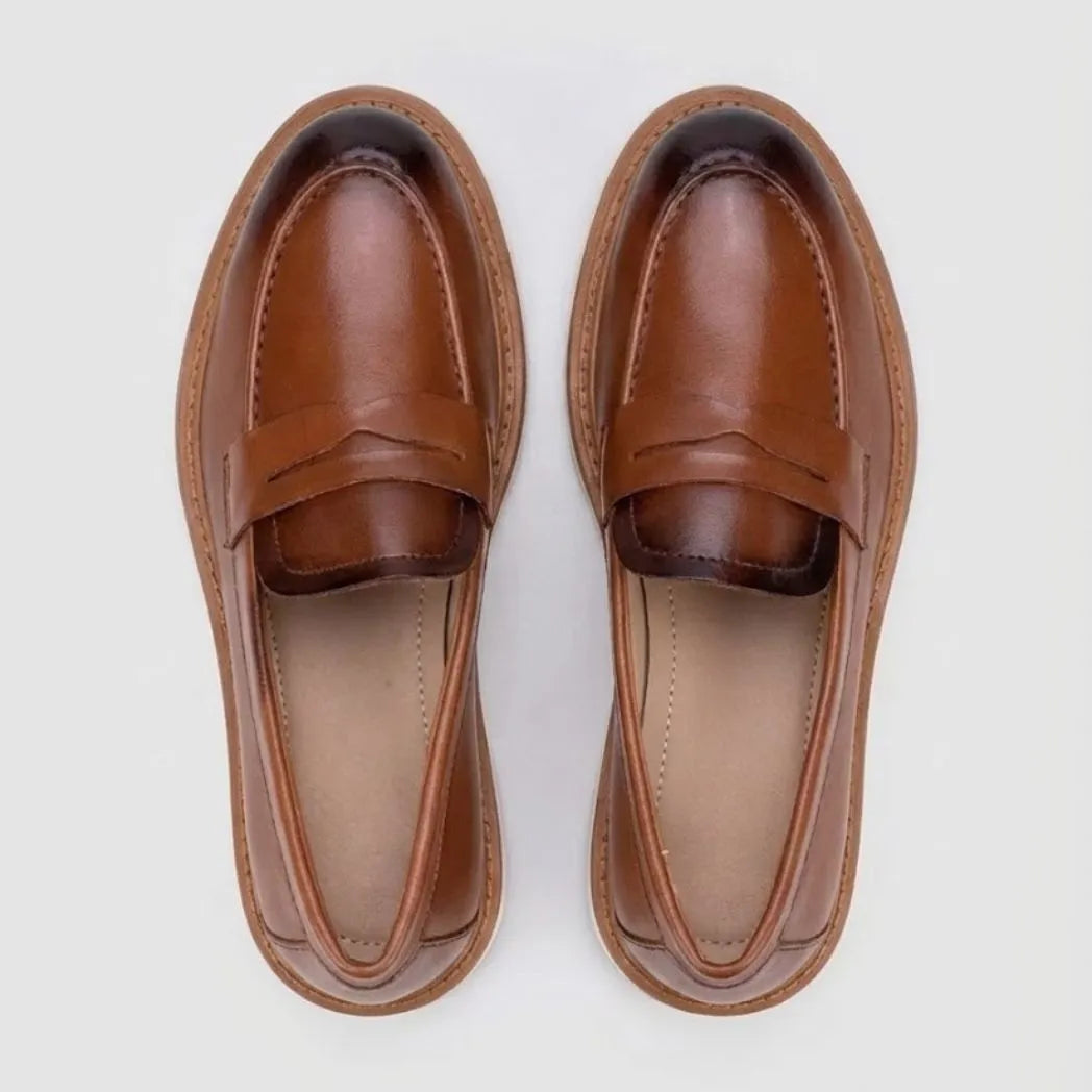 Mocassim Loafer de Couro Napoli Marrom: vista superior do modelo.