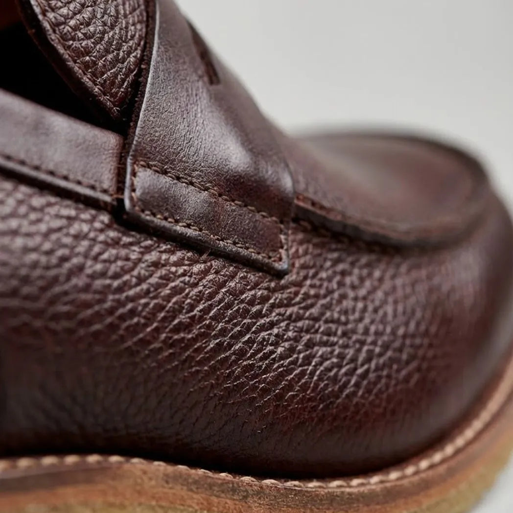 Mocassim Masculino Loafer Atenas: detalhe do modelo.