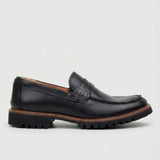 Mocassim Masculino Siena Loafer de Couro na cor preto, em vista lateral.