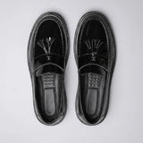 Par do modelo Mocassim Obsidian de Couro, na cor preto, visto de cima.