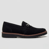 Mocassim Suede Tratorado de Camurça na cor preto, em vista lateral.
