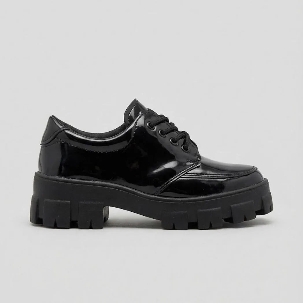 Mocassim Vanguard Tratorado na cor preto, em vista lateral.