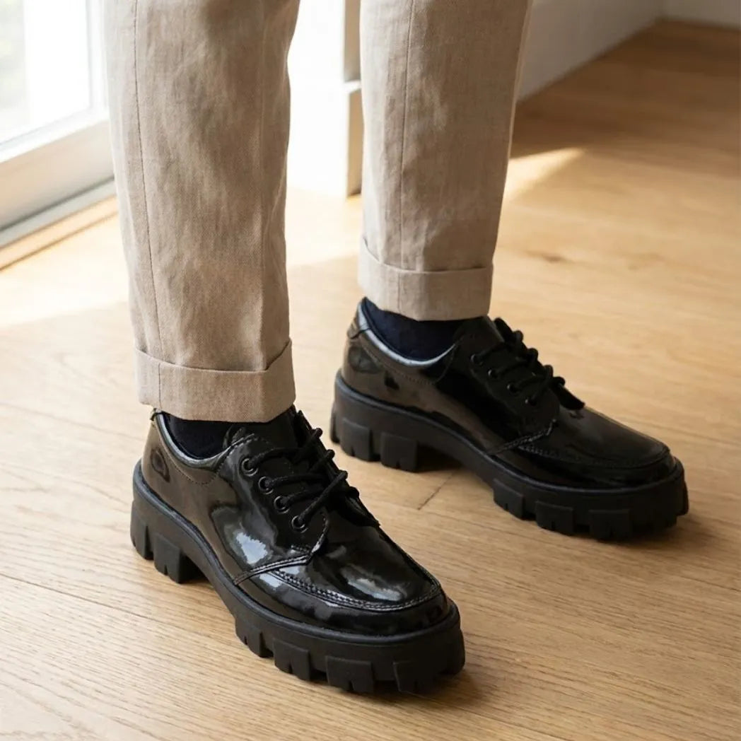 Mocassim Vanguard Tratorado Preto: modelo nos pés.