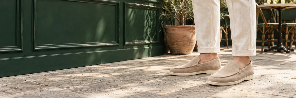 Mocassins de camurça Louford usados em uma composição masculina